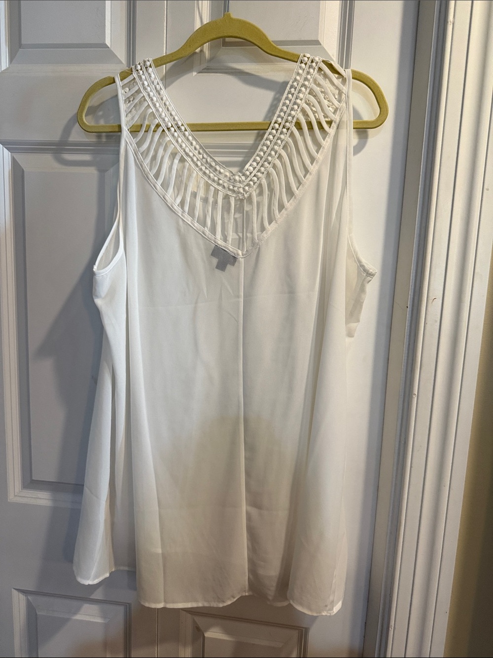 torrid White Crochet-Trim Sleeveless Tank Top - Picture 4 of 5